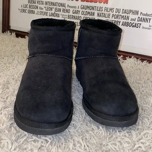 Black UGG mini